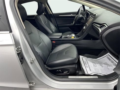 Used 2019 Ford Fusion Titanium image 11