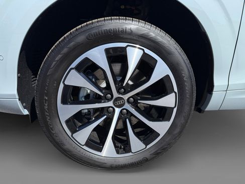 New 2026 Audi Q3 quattro 2.0T AWD/4WD image 9