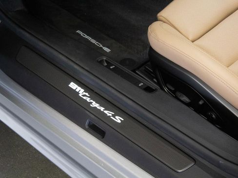 Used 2024 Porsche 911 Targa 4S image 14