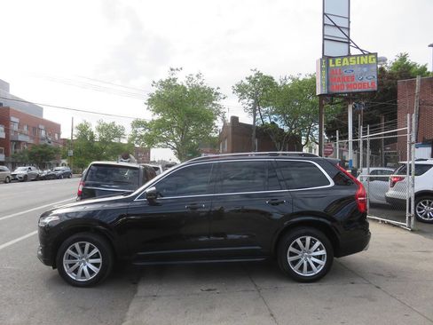 Used 2018 Volvo XC90 T6 Momentum w/ Convenience Package AWD/4WD image 7