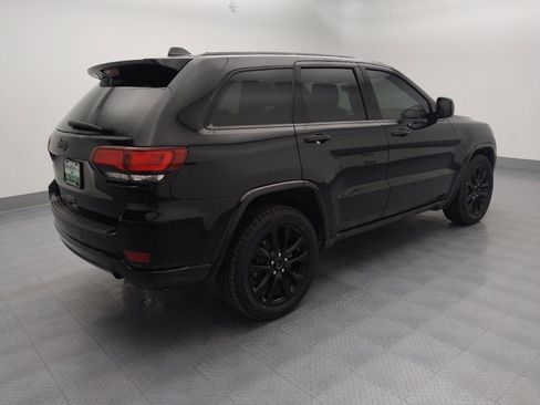 Used 2018 Jeep Grand Cherokee Altitude image 10