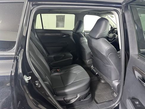 Used 2023 Toyota Highlander Limited image 12