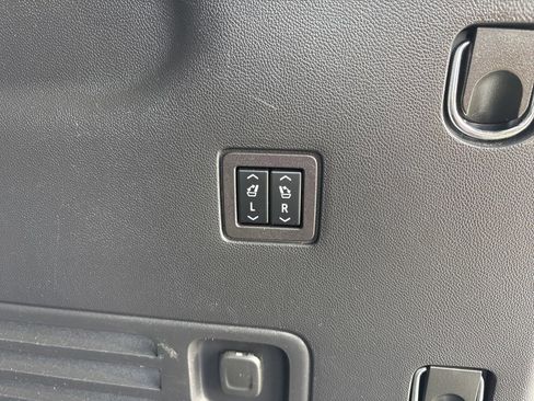 Used 2021 Chevrolet Traverse High Country image 35