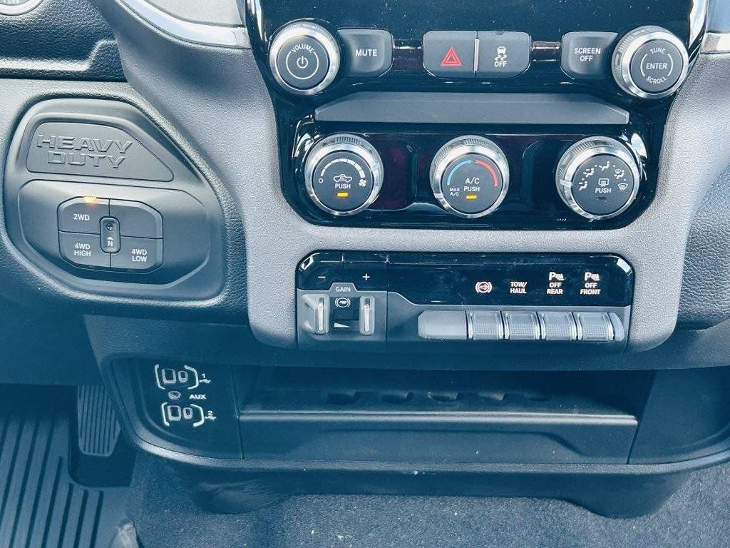 New 2025 RAM 2500 Big Horn AWD/4WD image 19