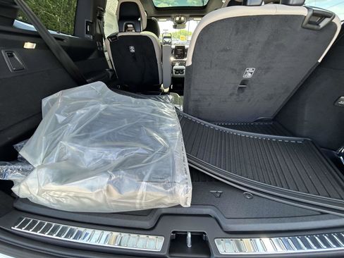 New 2026 Volvo XC90 B6 Plus w/ Protection Package Premier AWD/4WD image 18