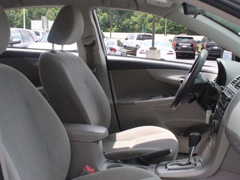 Used 2012 Toyota Corolla LE FWD image 28