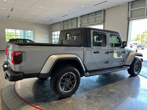 Used 2020 Jeep Gladiator Overland w/ Dual Top Group AWD/4WD image 7