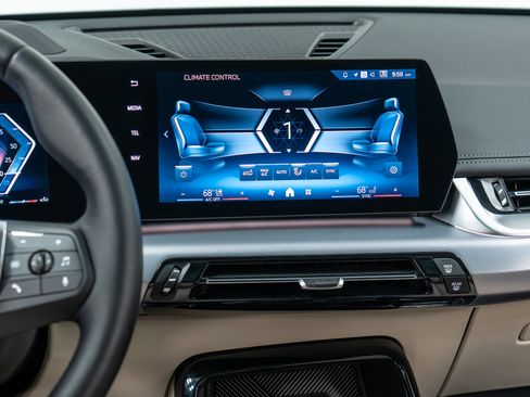 Used 2025 BMW X1 xDrive28i w/ Technology Package image 19