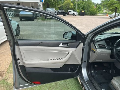 Used 2017 Hyundai Sonata Sport w/ Value Edition Package 02 FWD image 14