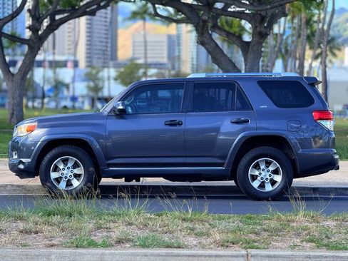 Used 2011 Toyota 4Runner SR5 image 2