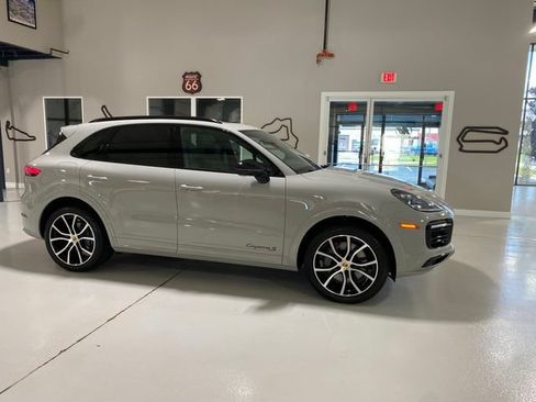 Used 2020 Porsche Cayenne S AWD/4WD image 76