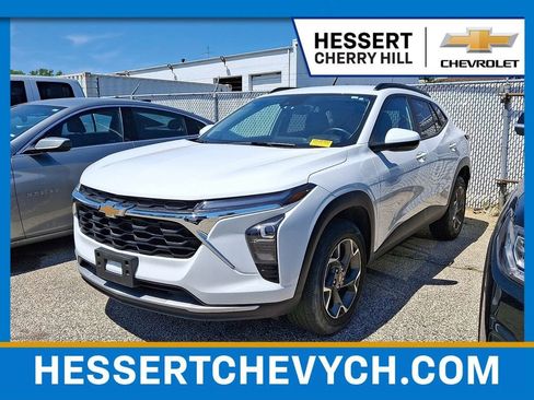 Used 2025 Chevrolet Trax LT w/ Driver Confidence Package FWD image 1
