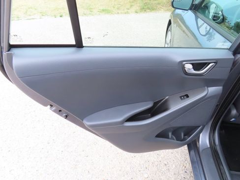 Used 2017 Hyundai Ioniq Blue FWD image 27