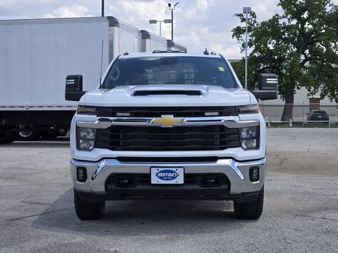 Used 2024 Chevrolet Silverado 2500 LT w/ Convenience Package AWD/4WD image 2