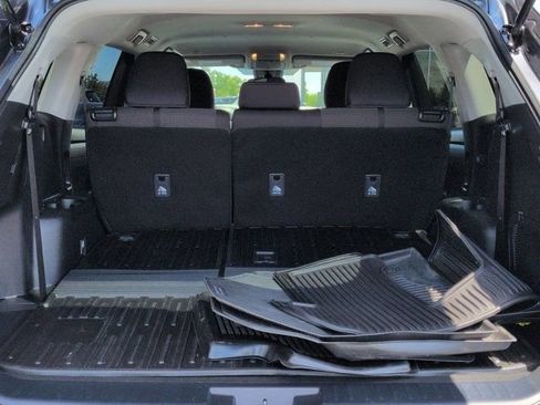 Used 2023 Toyota Highlander L FWD image 17