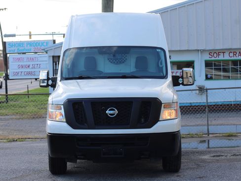 Used 2017 Nissan NV 3500 SV RWD image 2