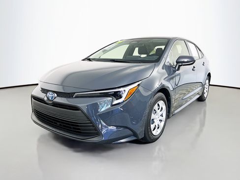 Used 2025 Toyota Corolla LE image 10