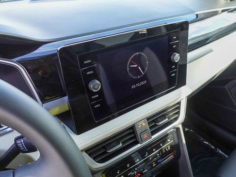 New 2025 Volkswagen Taos SEL image 20