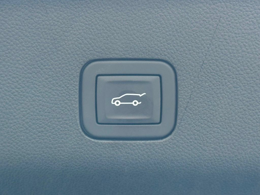 Certified 2025 Cadillac Escalade V w/ LPO, Floor Liner Package AWD/4WD image 38