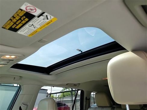 Used 2022 Toyota Highlander XLE image 19