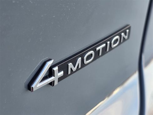 Used 2025 Volkswagen Atlas Cross Sport SEL Premium R-Line image 9