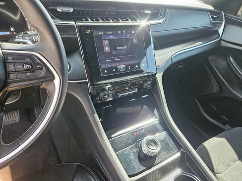 Used 2024 Jeep Grand Cherokee L Laredo image 20