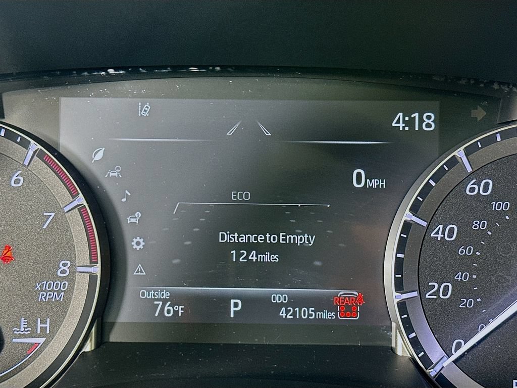 Used 2024 Toyota Highlander XLE FWD image 12