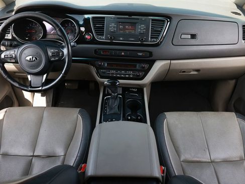 Used 2015 Kia Sedona EX image 2