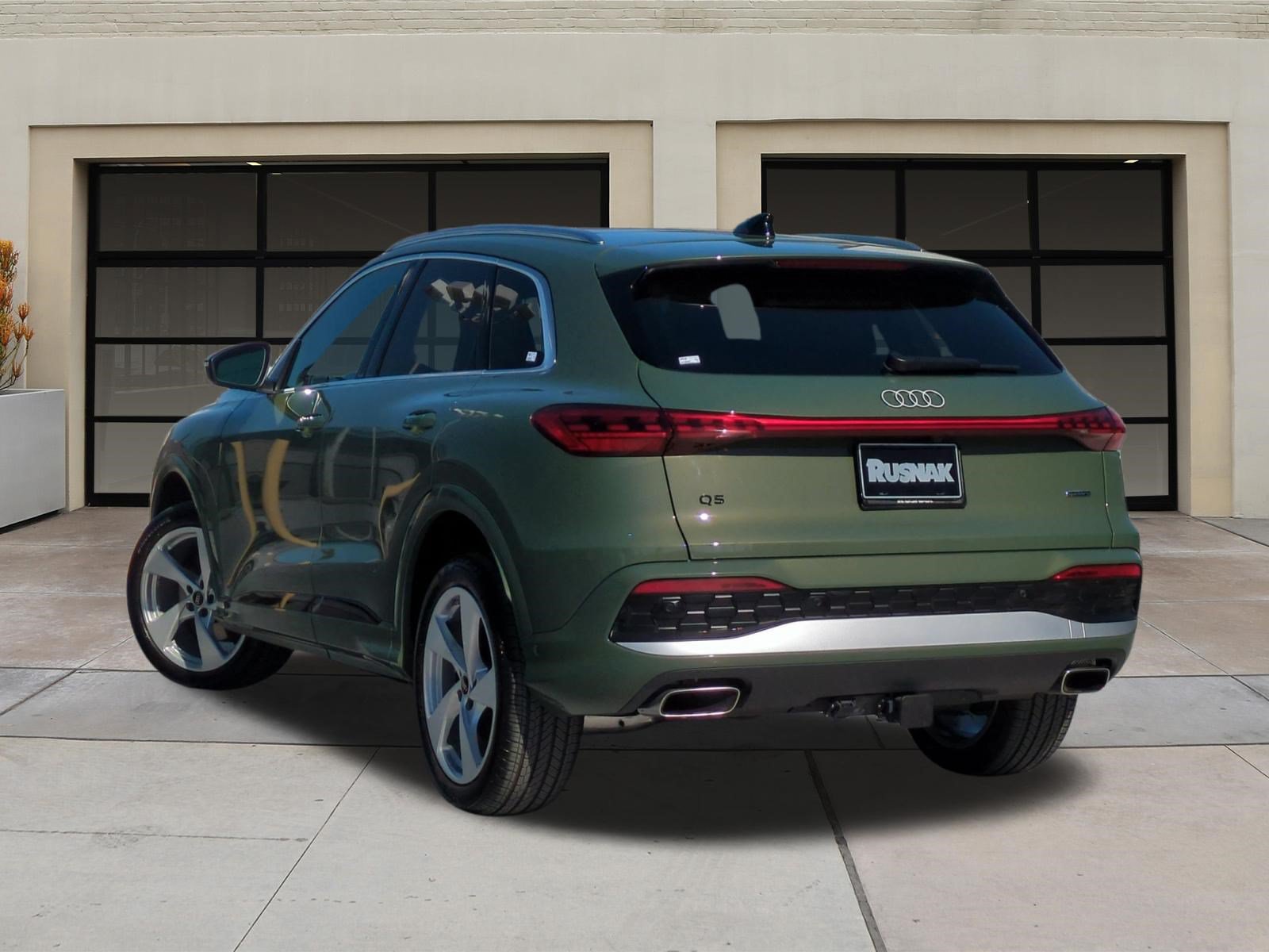 Used 2025 Audi Q5 Premium Plus AWD/4WD image 2