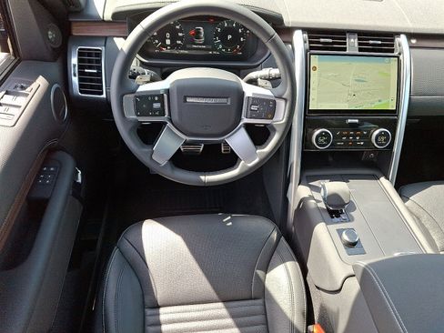 Certified 2024 Land Rover Discovery Dynamic SE image 4