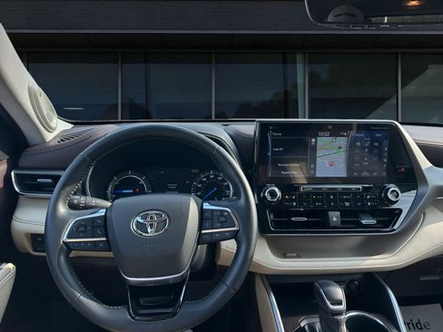 Used 2021 Toyota Highlander Limited image 4