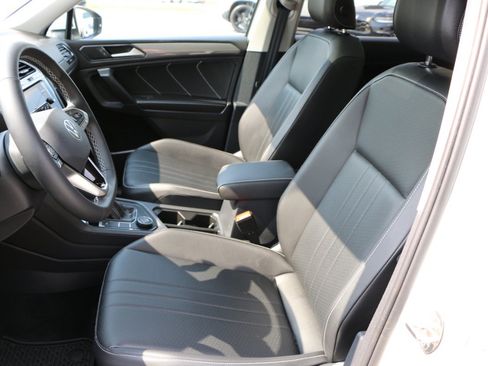 Used 2022 Volkswagen Tiguan SE AWD/4WD image 27