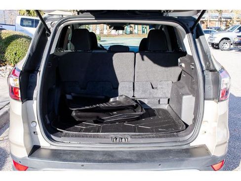 Certified 2017 Ford Escape SE image 21