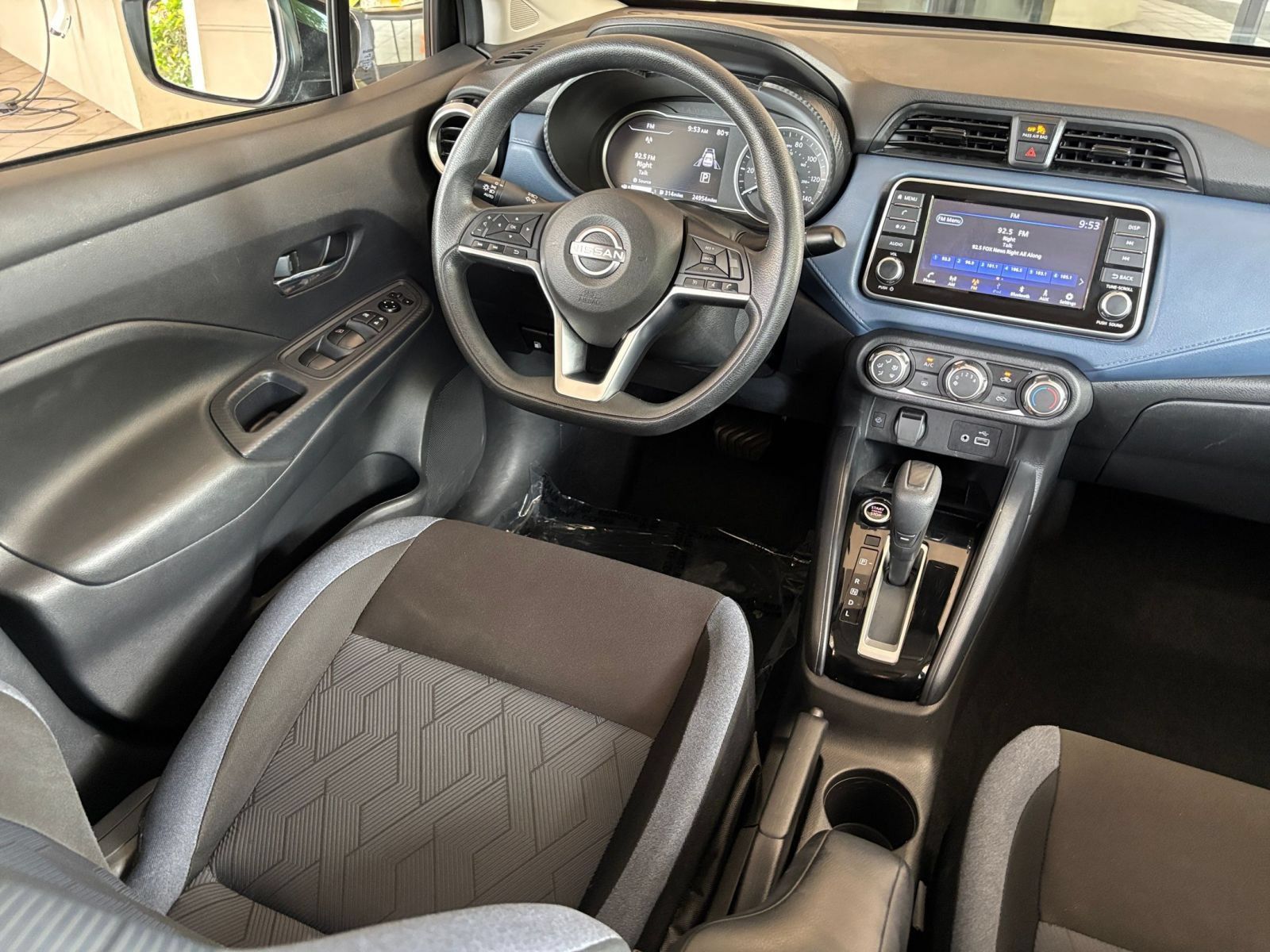 Used 2025 Nissan Versa SV FWD image 32
