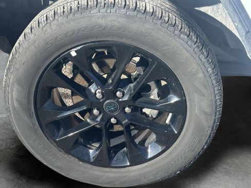 Used 2024 Jeep Wrangler Sahara image 12