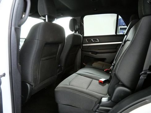 Used 2018 Ford Explorer XLT AWD/4WD image 11