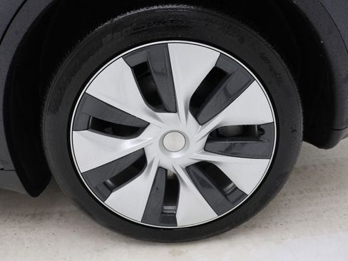 Used 2024 Tesla Model Y Long Range AWD/4WD image 9