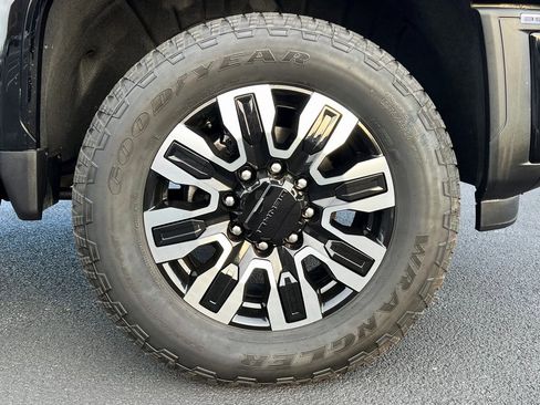 Used 2025 GMC Sierra 3500 Denali Ultimate image 19