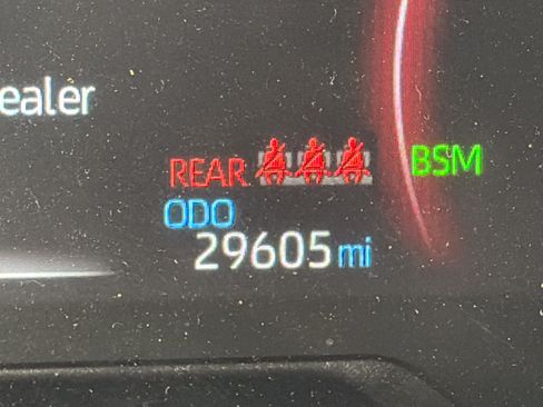 Used 2025 Toyota RAV4 XLE AWD/4WD image 5