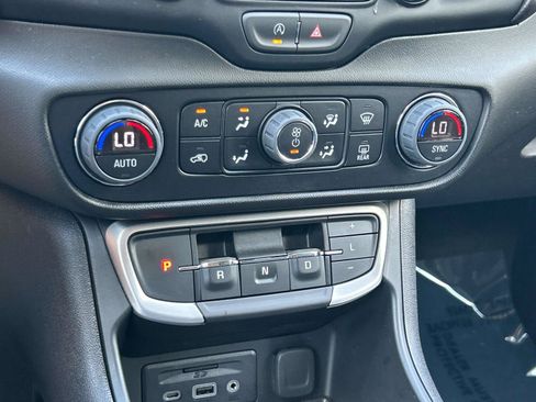 Used 2023 GMC Terrain SLT w/ Infotainment Package II FWD image 31