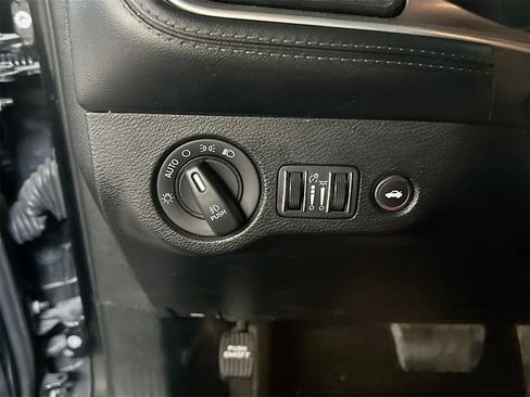 Used 2022 Dodge Challenger R/T w/ Plus Package image 10