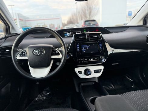 Certified 2018 Toyota Prius Two image 23