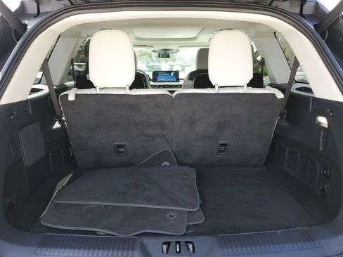 Used 2025 Lincoln Aviator 2WD image 6