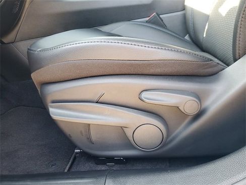 New 2026 Jeep Compass Latitude image 13