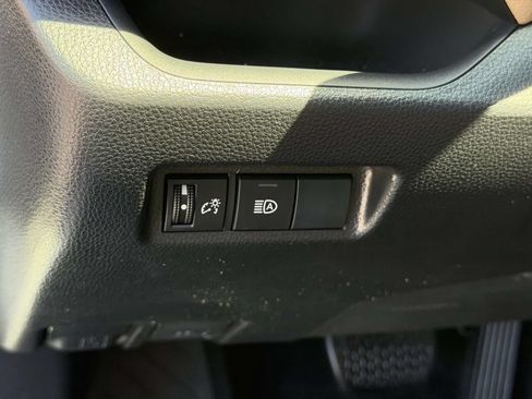 Used 2019 Toyota RAV4 LE w/ Carpet Mat Package AWD/4WD image 18