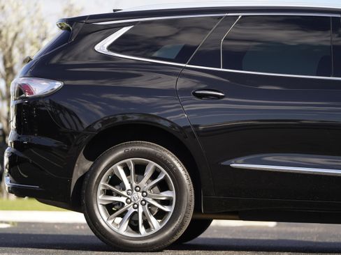 Used 2024 Buick Enclave Avenir w/ Avenir Technology Package image 5