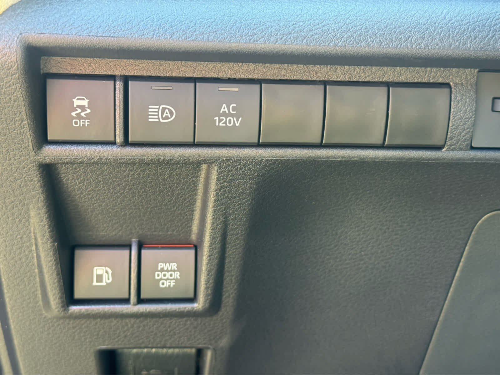 Used 2025 Toyota Sienna XSE FWD image 14