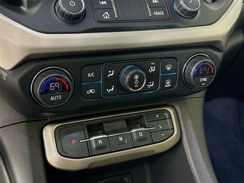 Used 2021 GMC Acadia Denali w/ GMC Pro Grade Package image 9