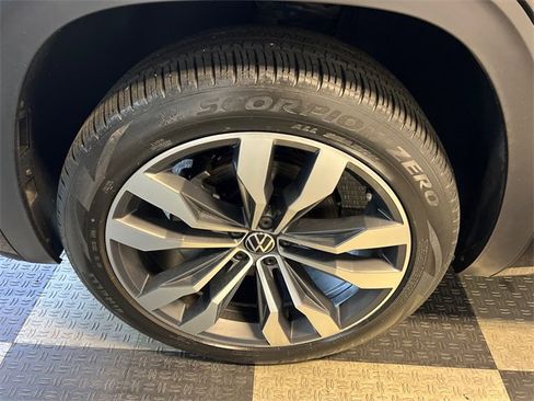 Used 2022 Volkswagen Atlas SEL Premium image 9