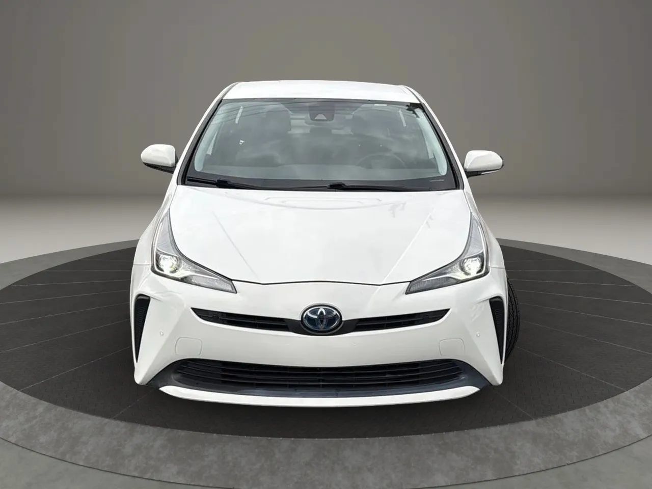 Used 2022 Toyota Prius LE FWD image 2